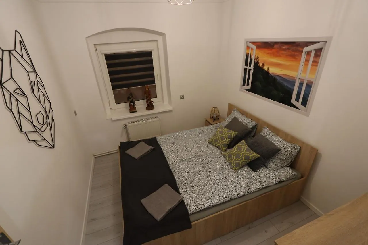 شقة شكلارسكا بوريبا  في Apartament Przy Skwerku