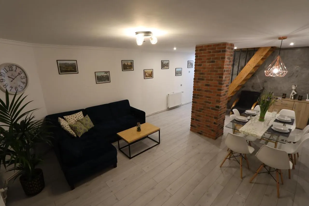 شقة شكلارسكا بوريبا  في Apartament Przy Skwerku